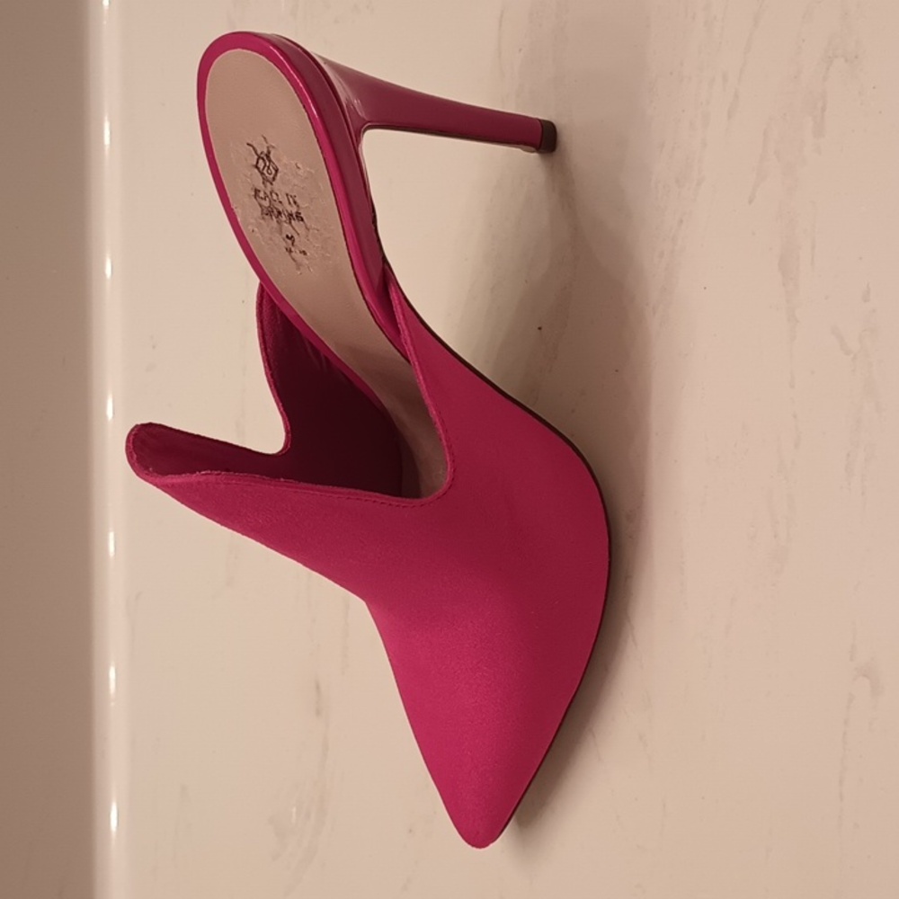Red heels - Picture 3 of 4